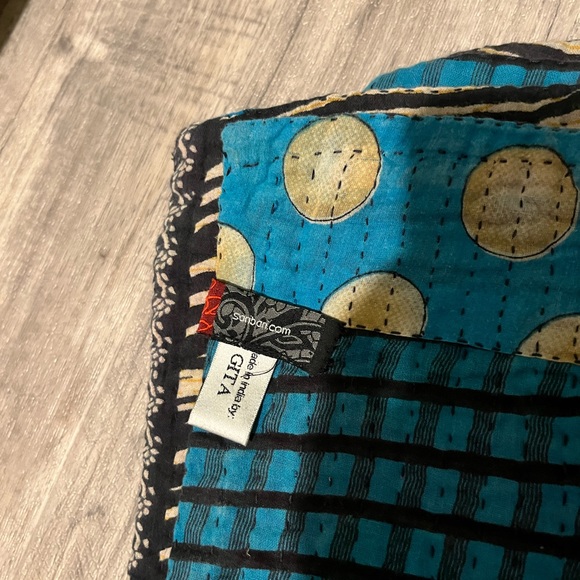 Beautiful Handmade “Sari Bari” Blanket 😊❤️ - Picture 6 of 7